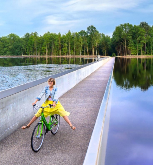 Fietsen door het water in Bokrijk